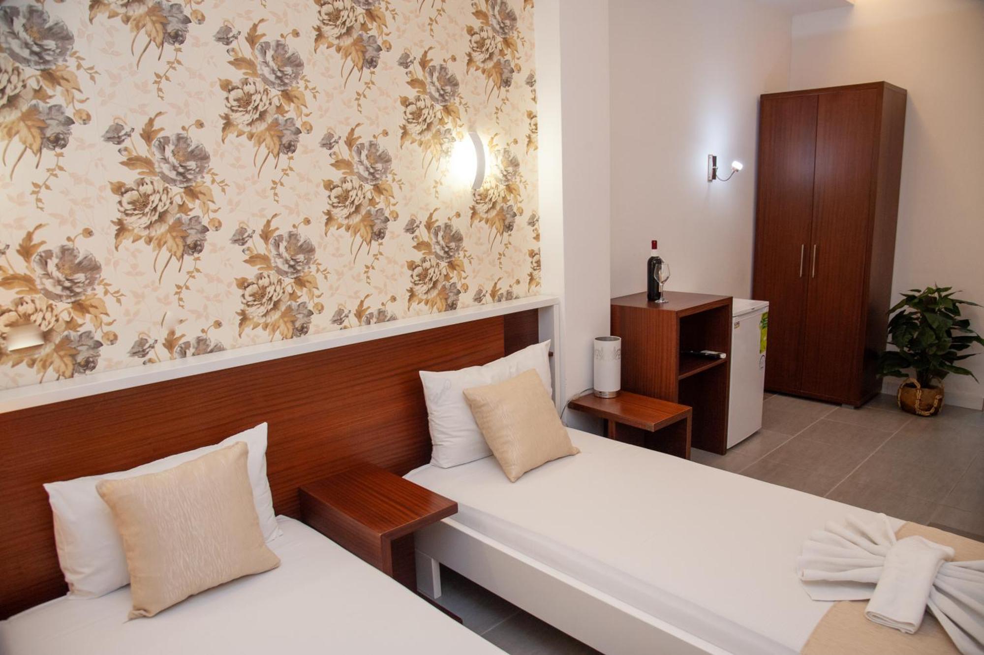 Hotel North City Kosovska Mitrovica Exterior photo