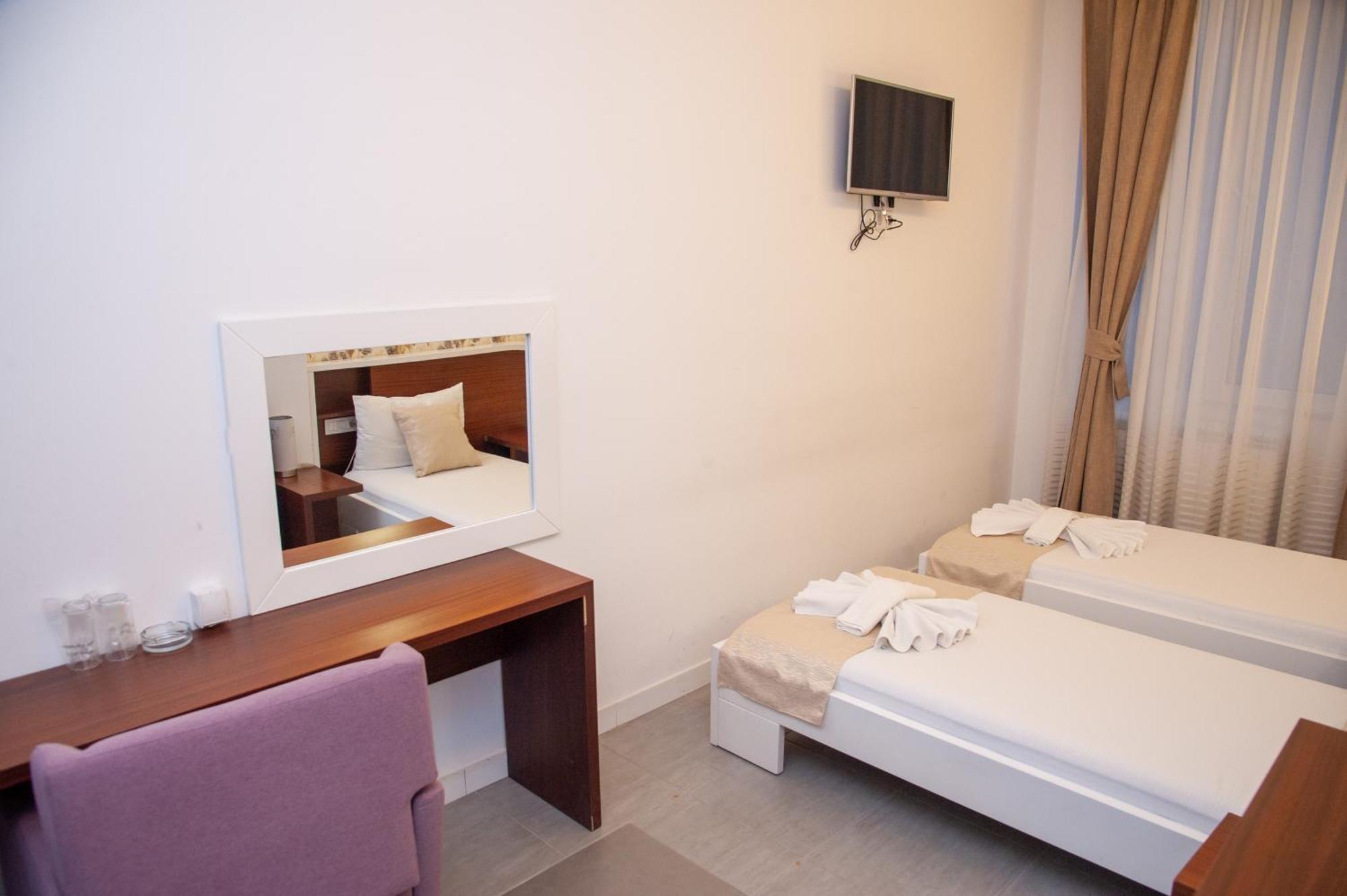 Hotel North City Kosovska Mitrovica Exterior photo