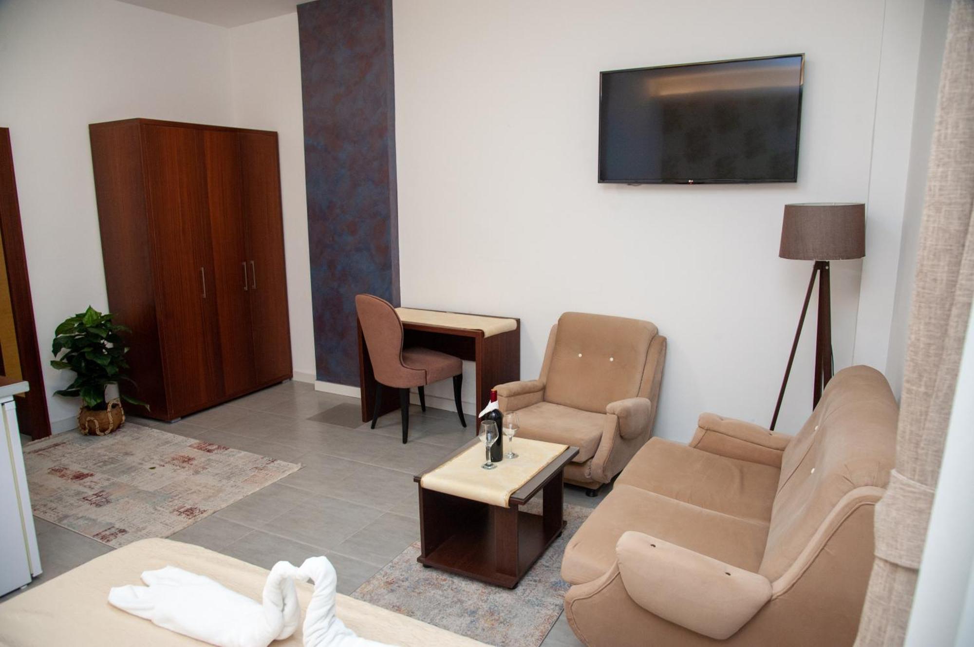 Hotel North City Kosovska Mitrovica Exterior photo