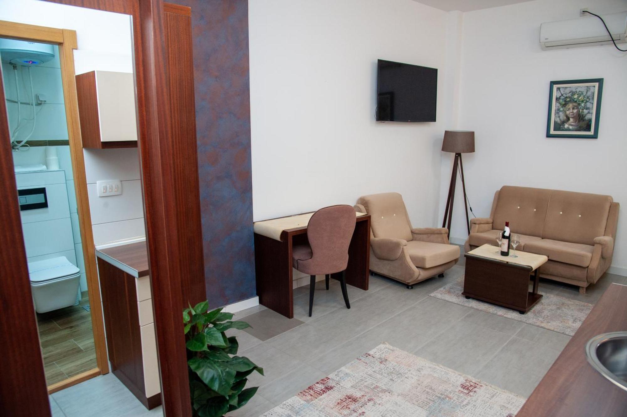 Hotel North City Kosovska Mitrovica Exterior photo