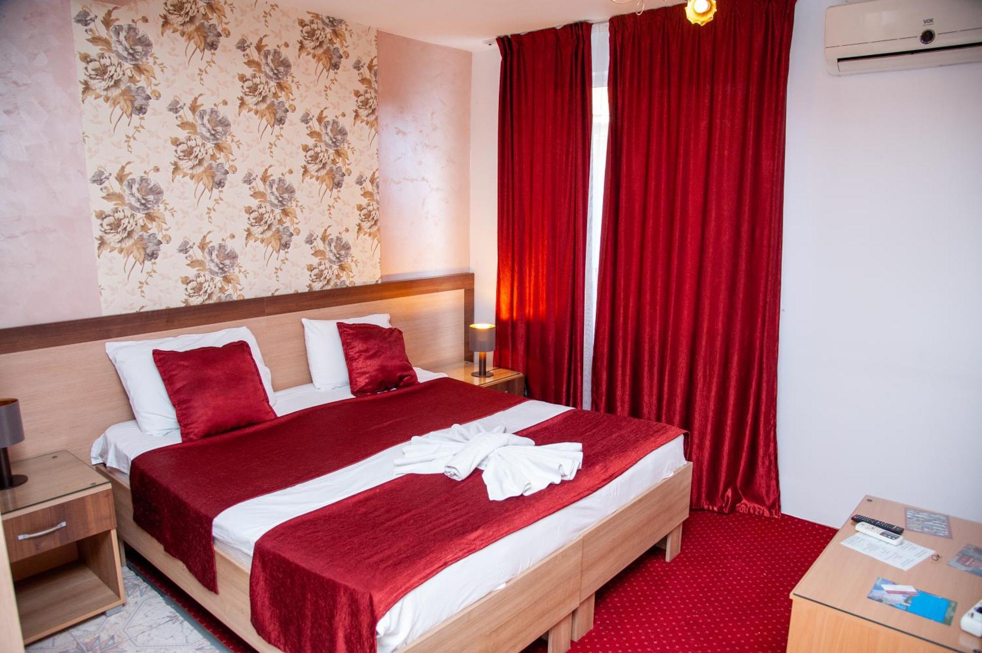 Hotel North City Kosovska Mitrovica Exterior photo
