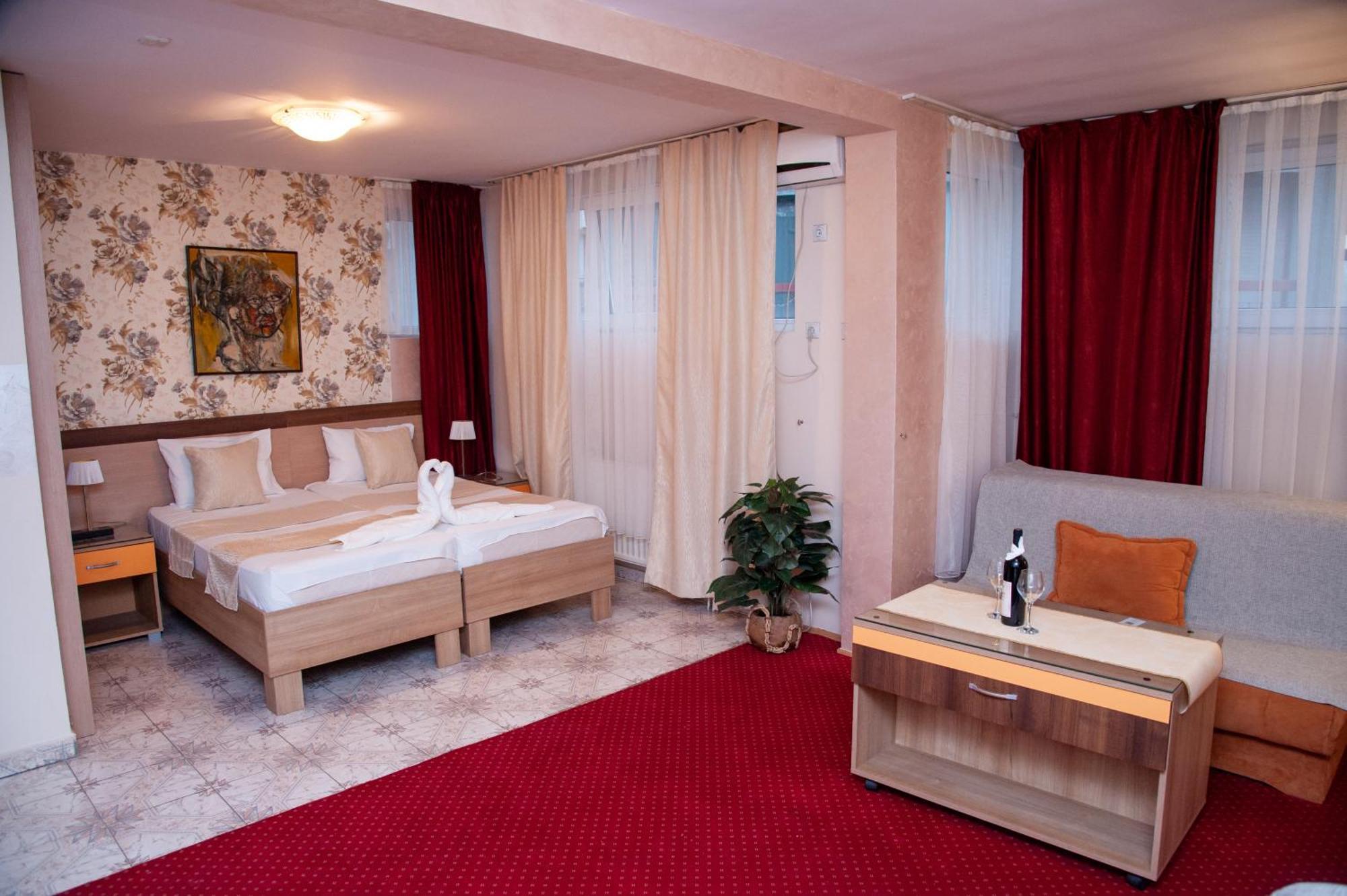 Hotel North City Kosovska Mitrovica Exterior photo