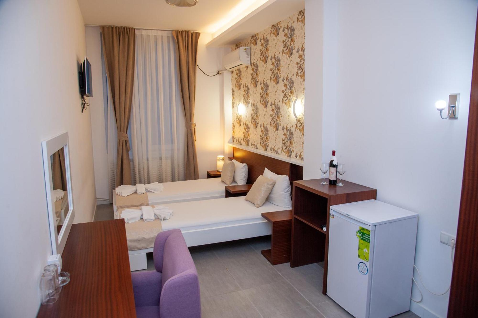 Hotel North City Kosovska Mitrovica Exterior photo