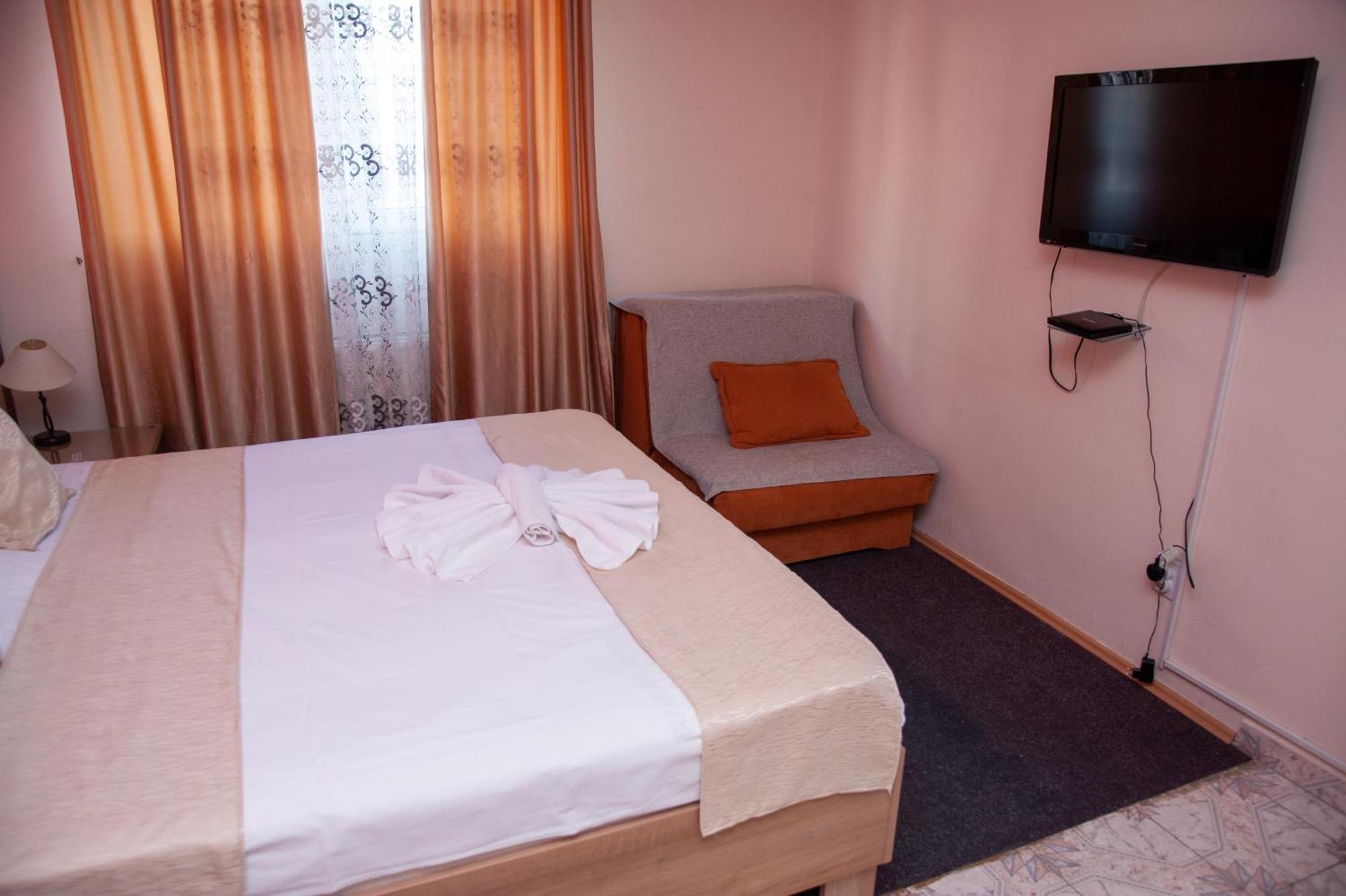 Hotel North City Kosovska Mitrovica Exterior photo