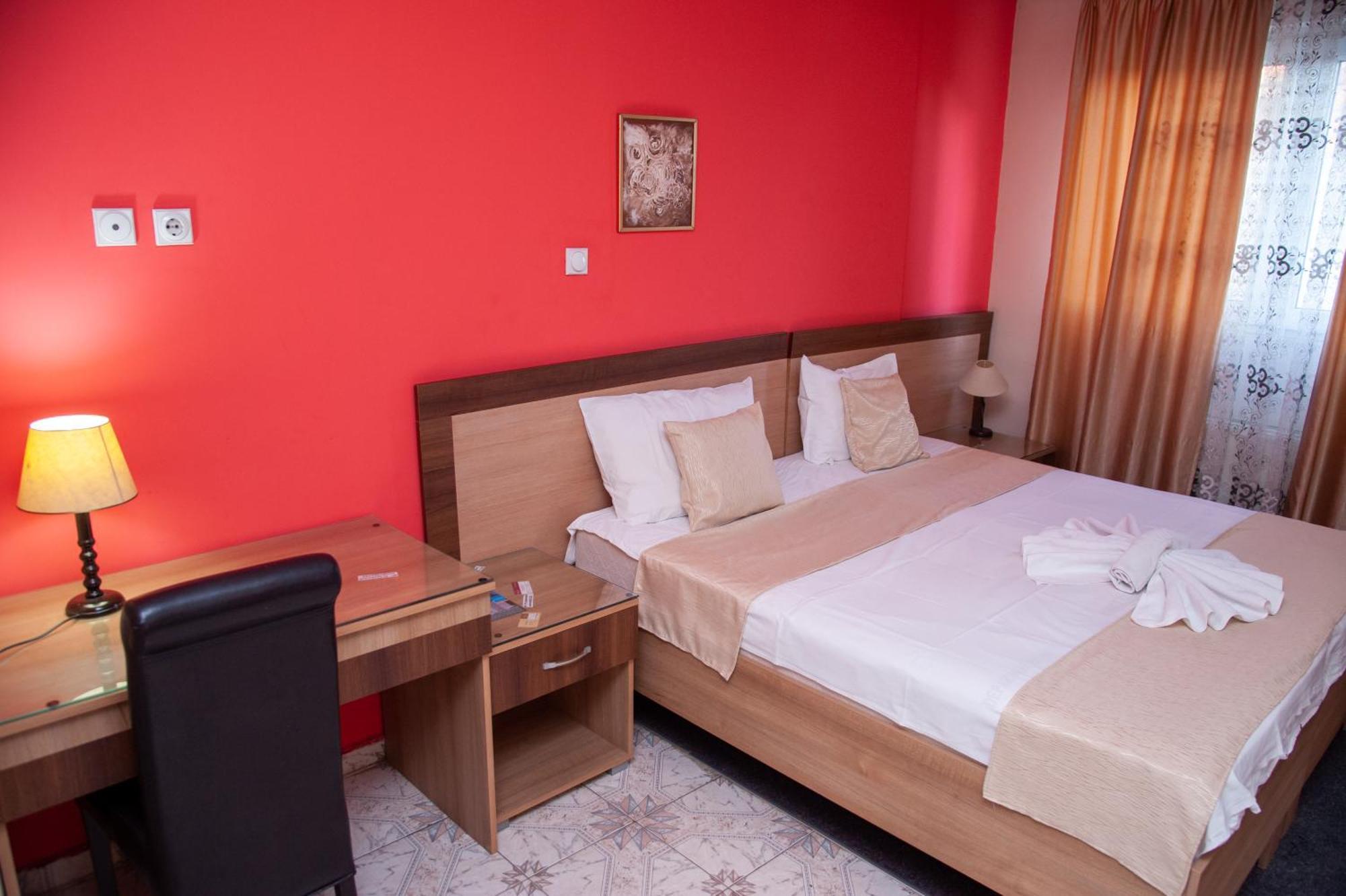 Hotel North City Kosovska Mitrovica Exterior photo
