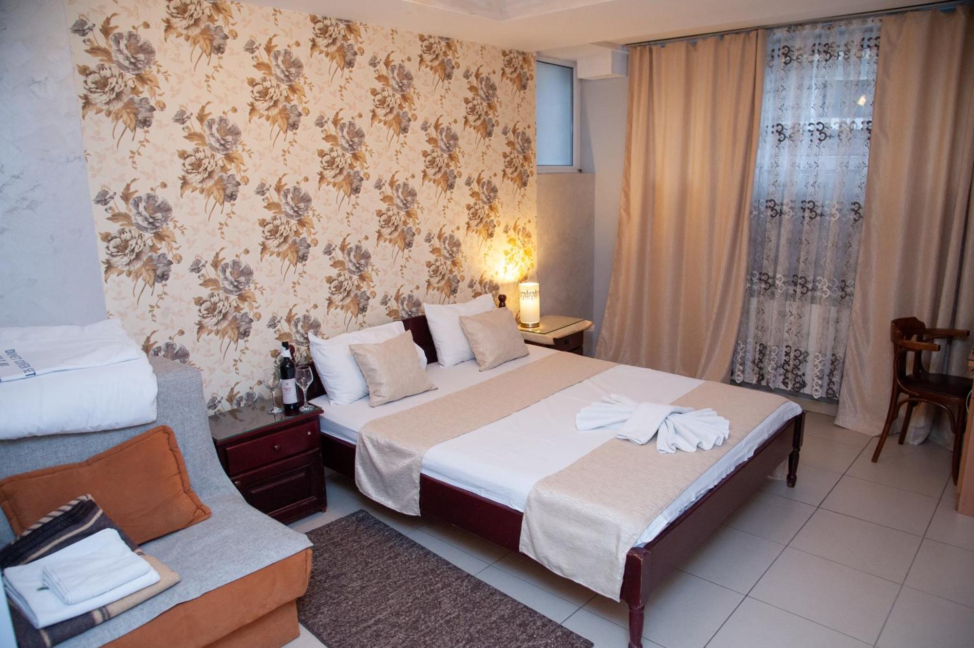 Hotel North City Kosovska Mitrovica Exterior photo